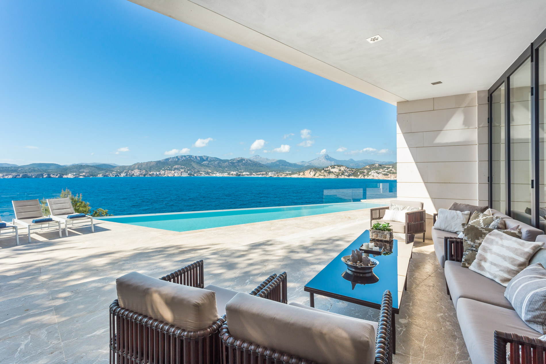 Exclusive seafront villa in Santa Ponsa