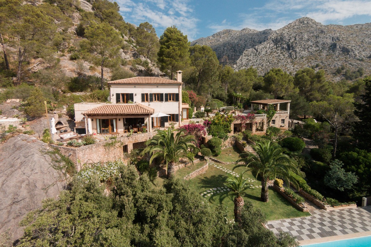 Finca in Pollensa mit spektakulärem Blick auf die Berge, 4 Gebäude