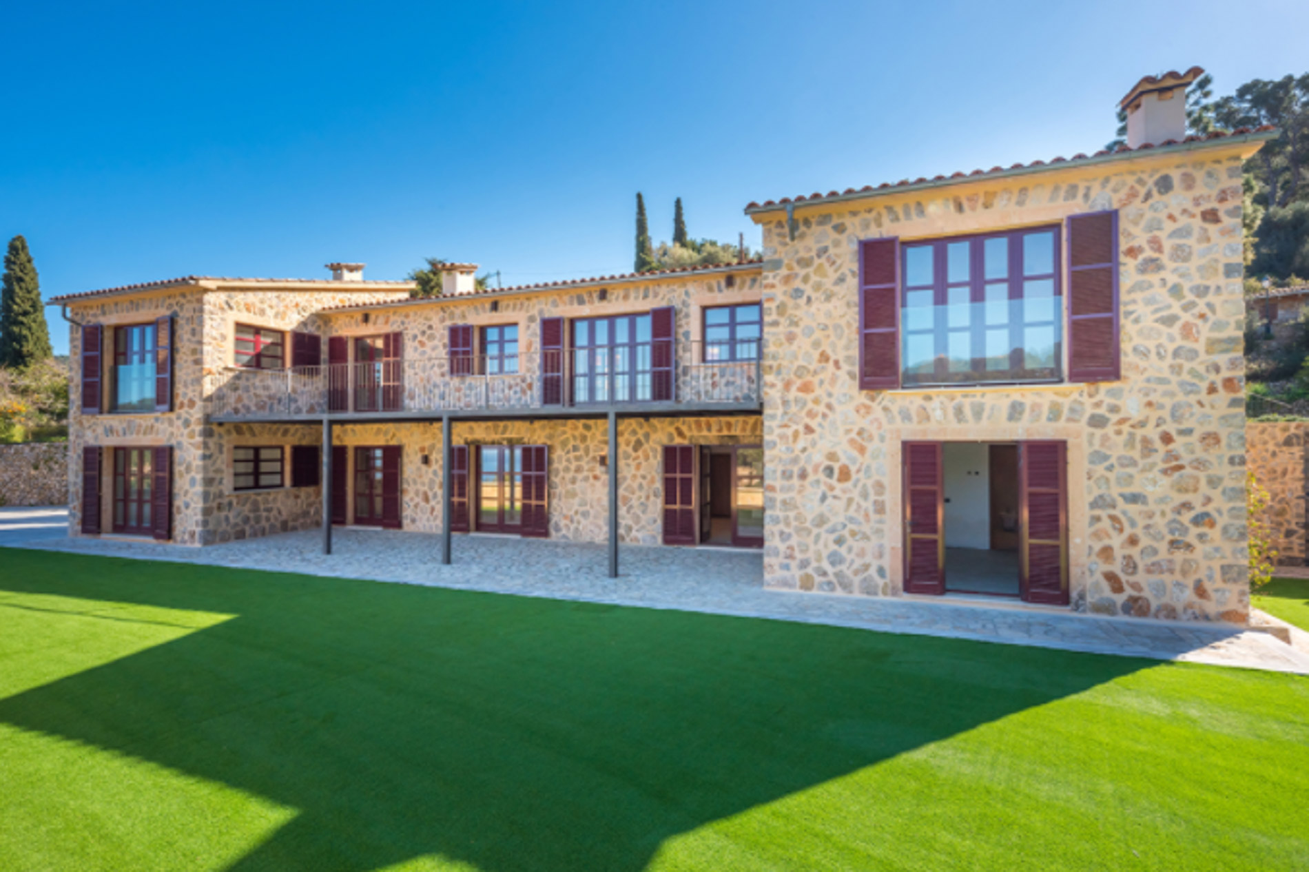 Luxury villa with guest house, sea views and SPA in Estellencs