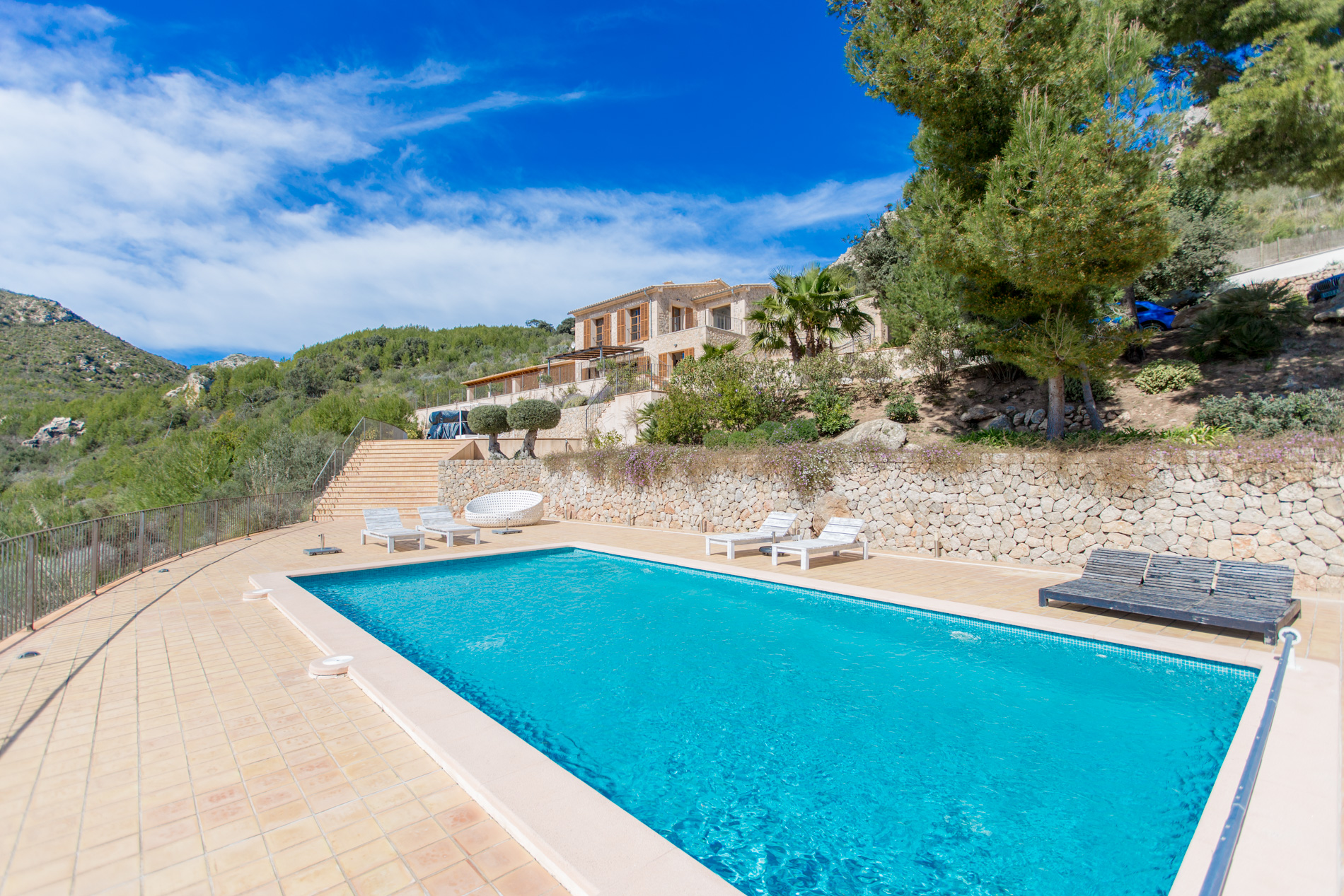 Amplia finca con vistas espectaculares en Andratx