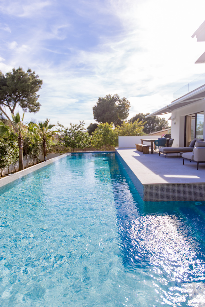 Moderne Villa, in einer ruhigen Gegend, nahe dem Strand von Bendinat