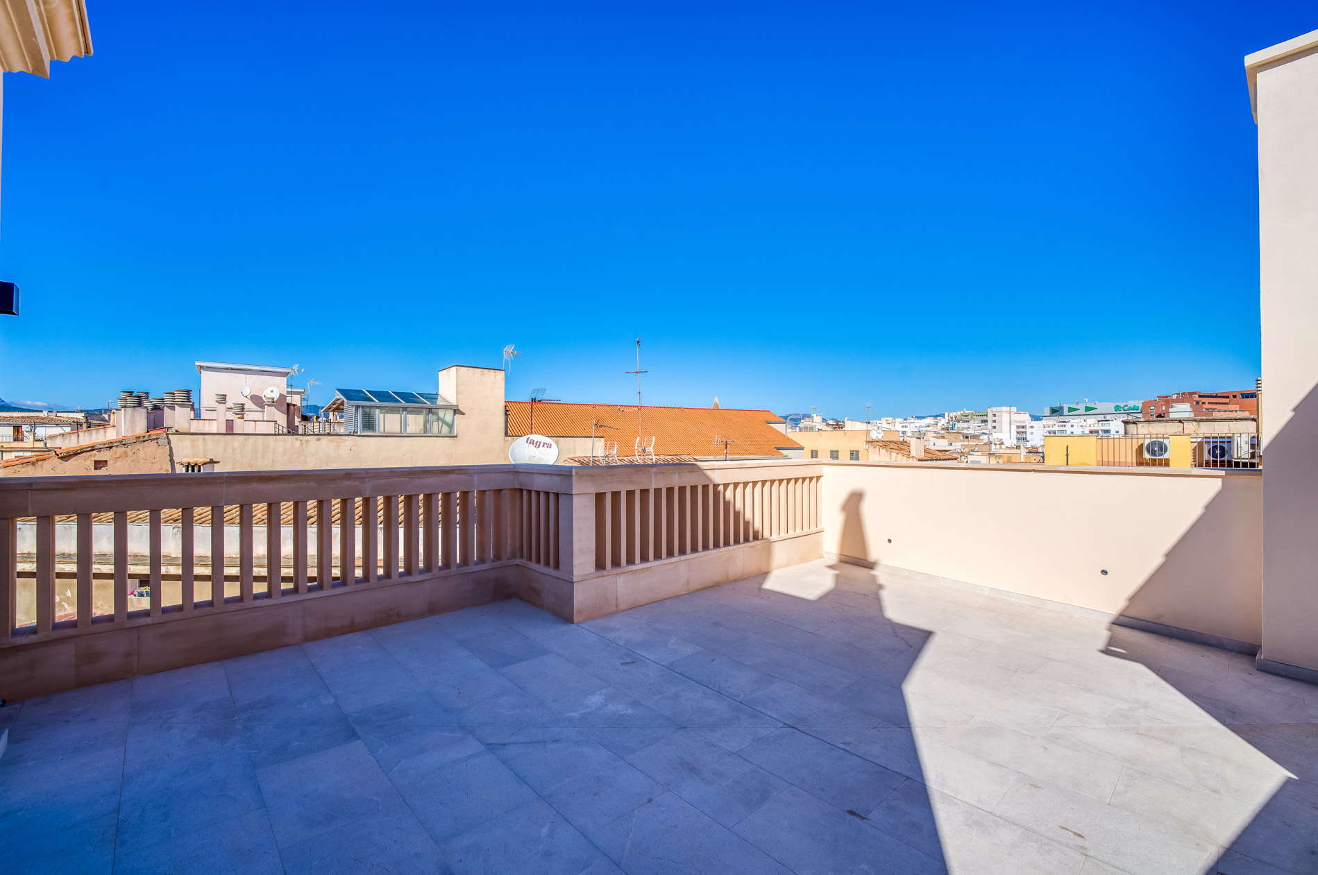 Ático duplex reformada con terraza en el casco antiguo, Palma