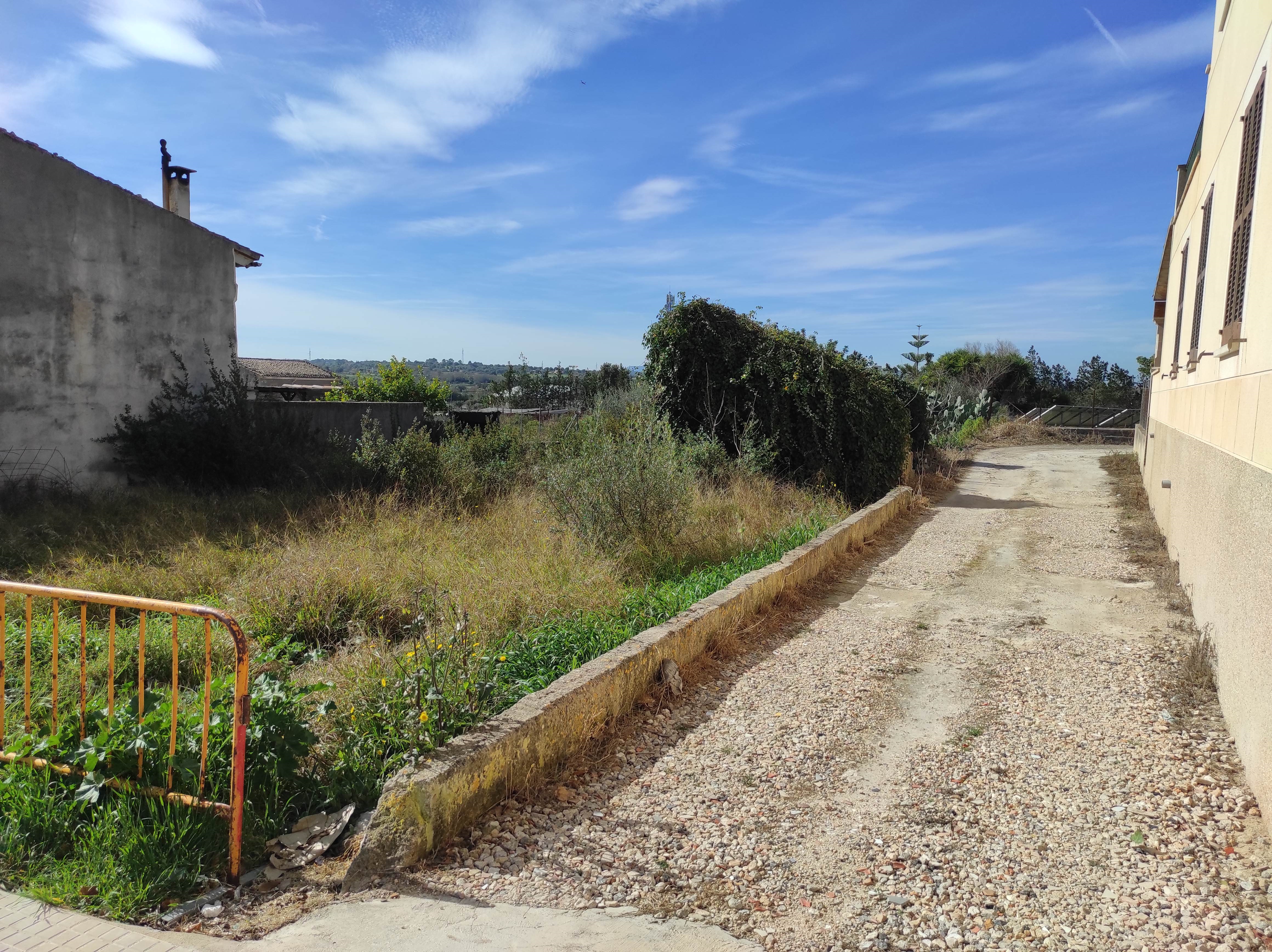 Solar edificable en el pueblo de Llubi