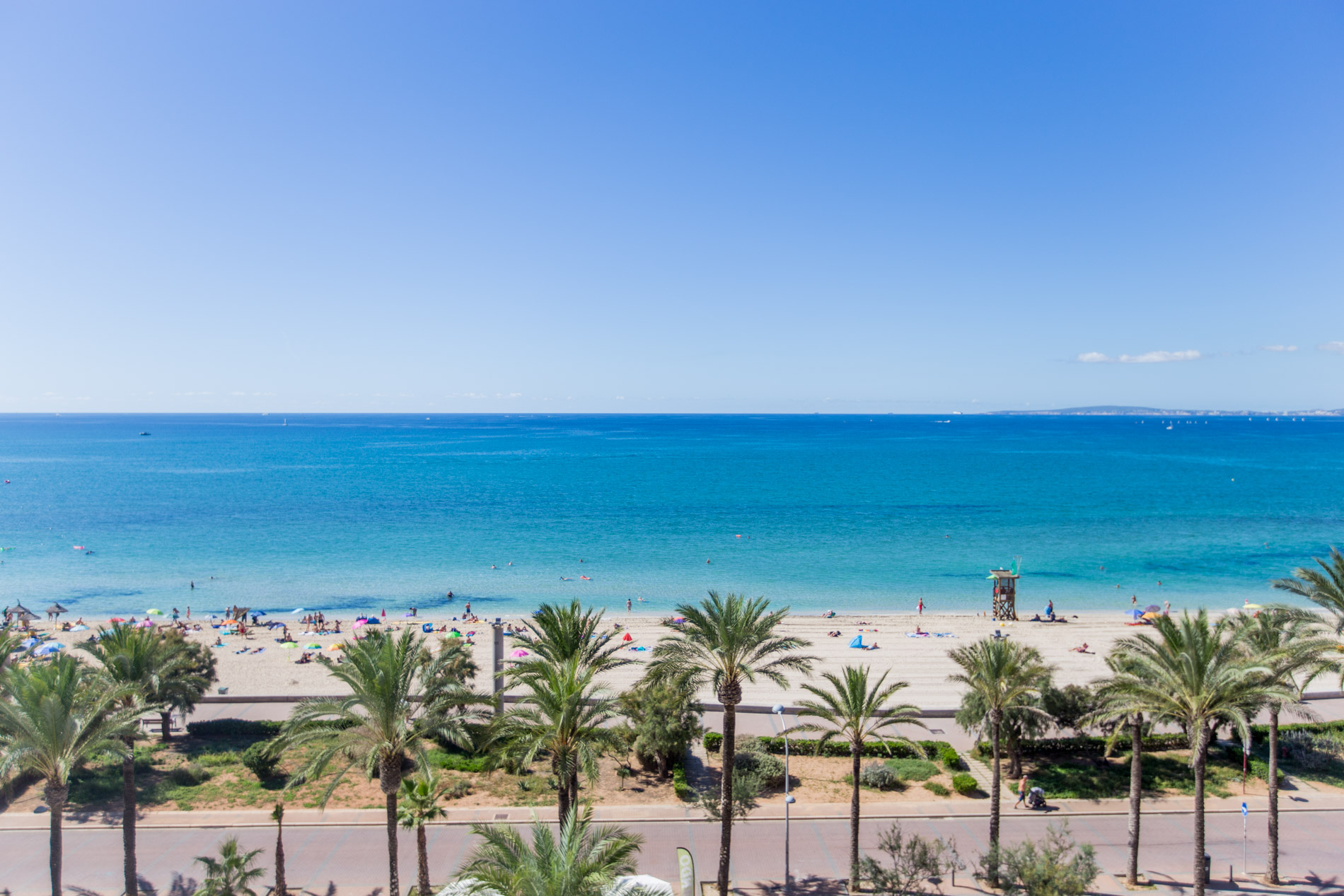 Piso a reformar, en primera linea de la playa y con vistas increíbles al mar en Arenal