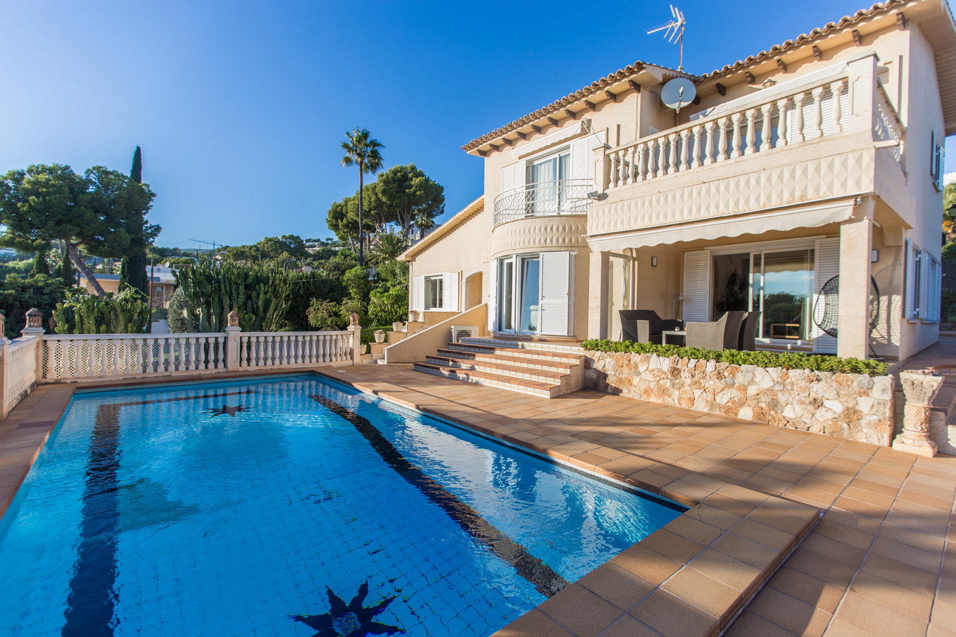 Encantadora villa con vistas al mar en la prestigiosa comunidad de Costa d'en Blanes.