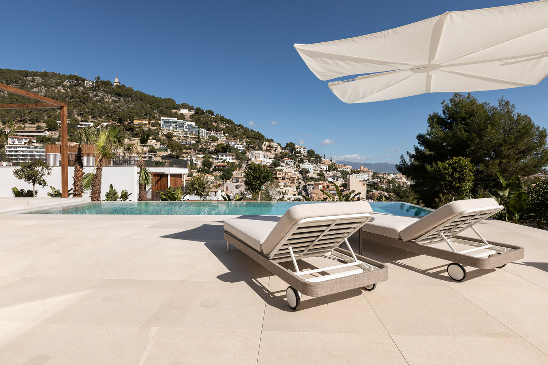 Sofisticada villa con interiorismo exquisito con vistas a las montañas en Genova