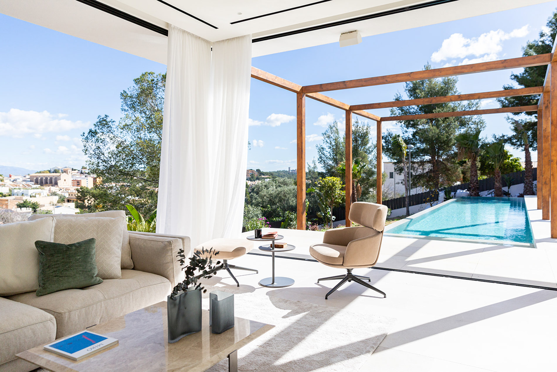Villa de diseño contemporáneo con atención al detalle con vistas a las montañas en Genova