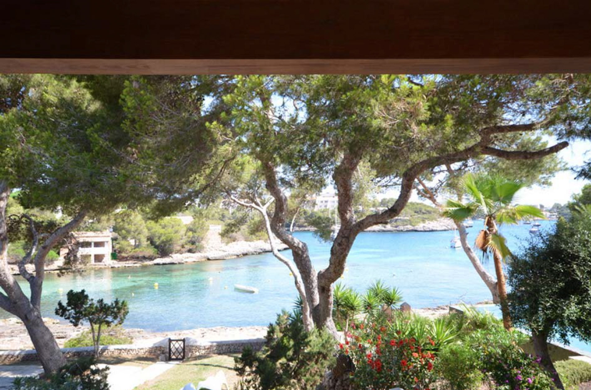 Exclusiva villa con acceso al mar en Porto Petro incluyendo licencia de alquiler