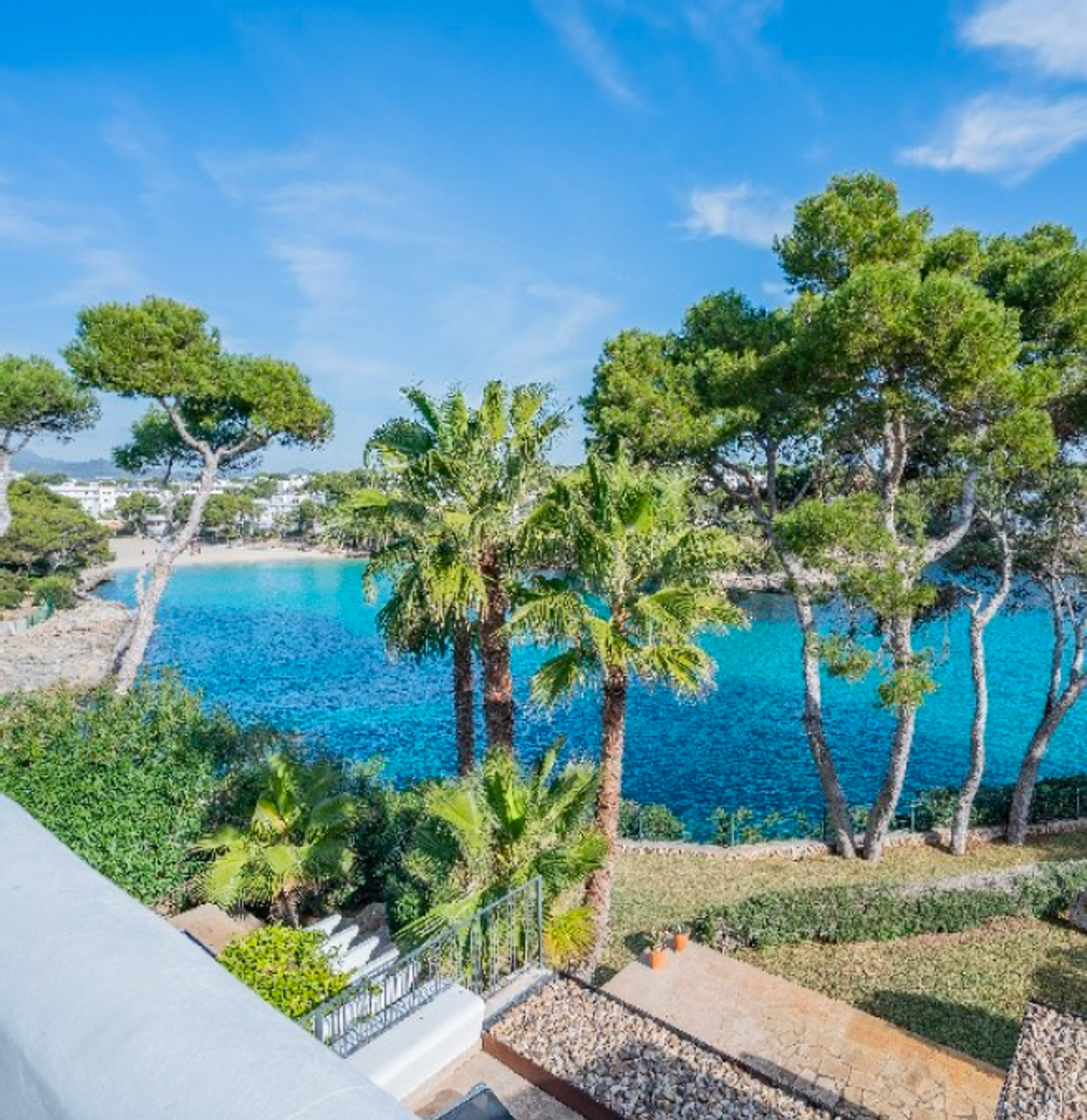 Beautiful villa in first sea line in Cala d'Or