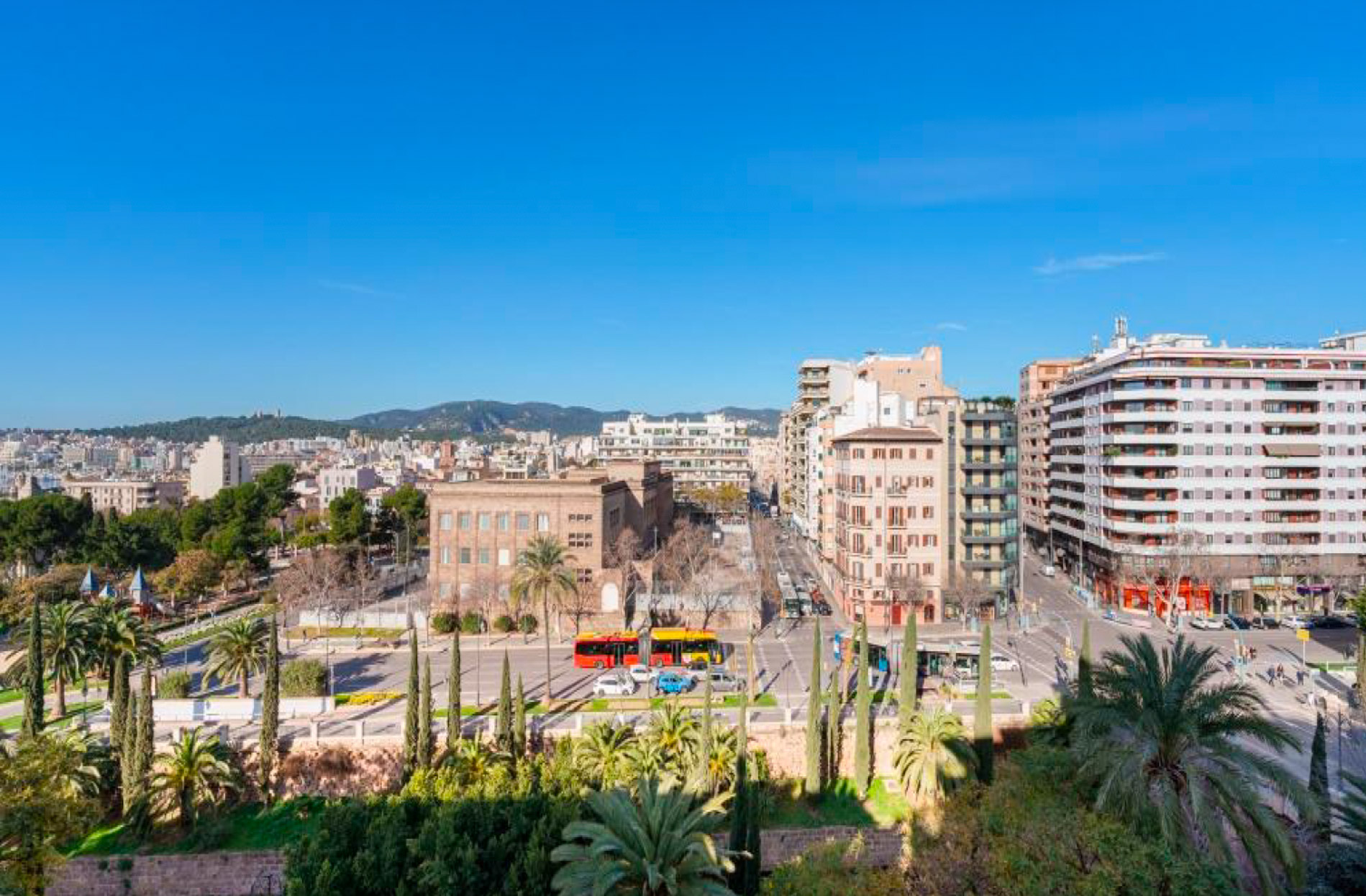 Piso reformado con gran terraza y vistas a la bahia en el Paseo Mallorca, Palma