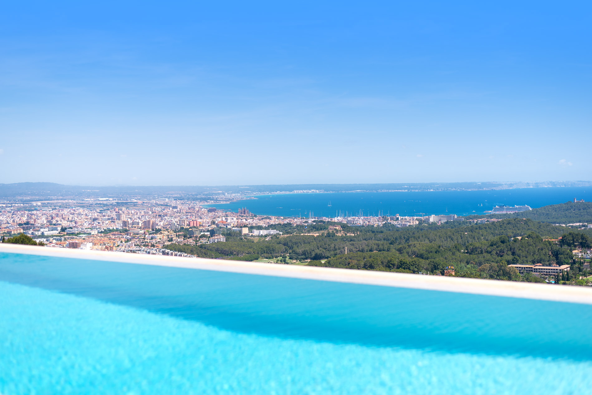 Espectacular villa con impresionantes vistas al mar y al golf de Son Vida