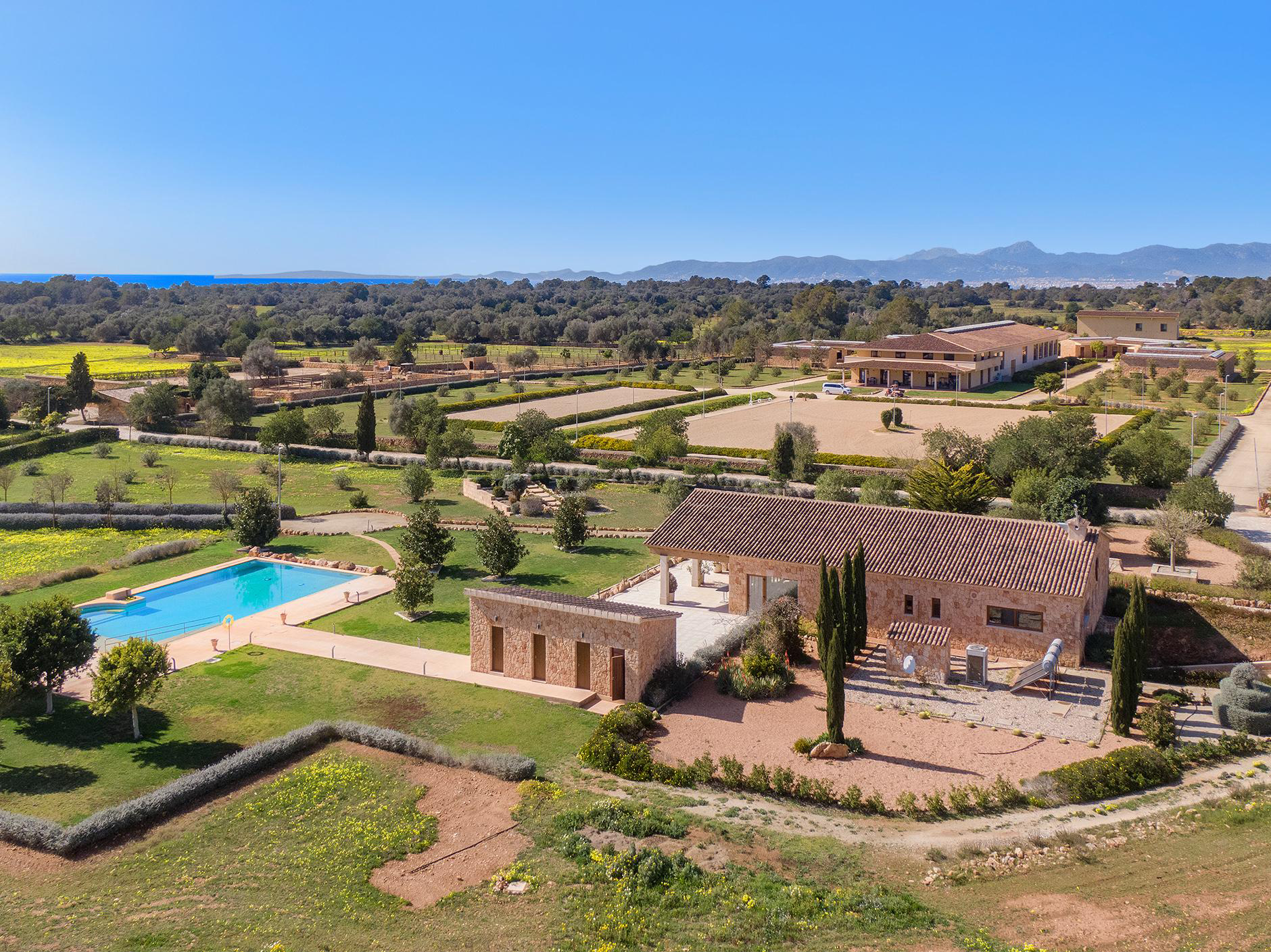 Hotel agroturismo único con instalaciones ecuestres en Llucmajor