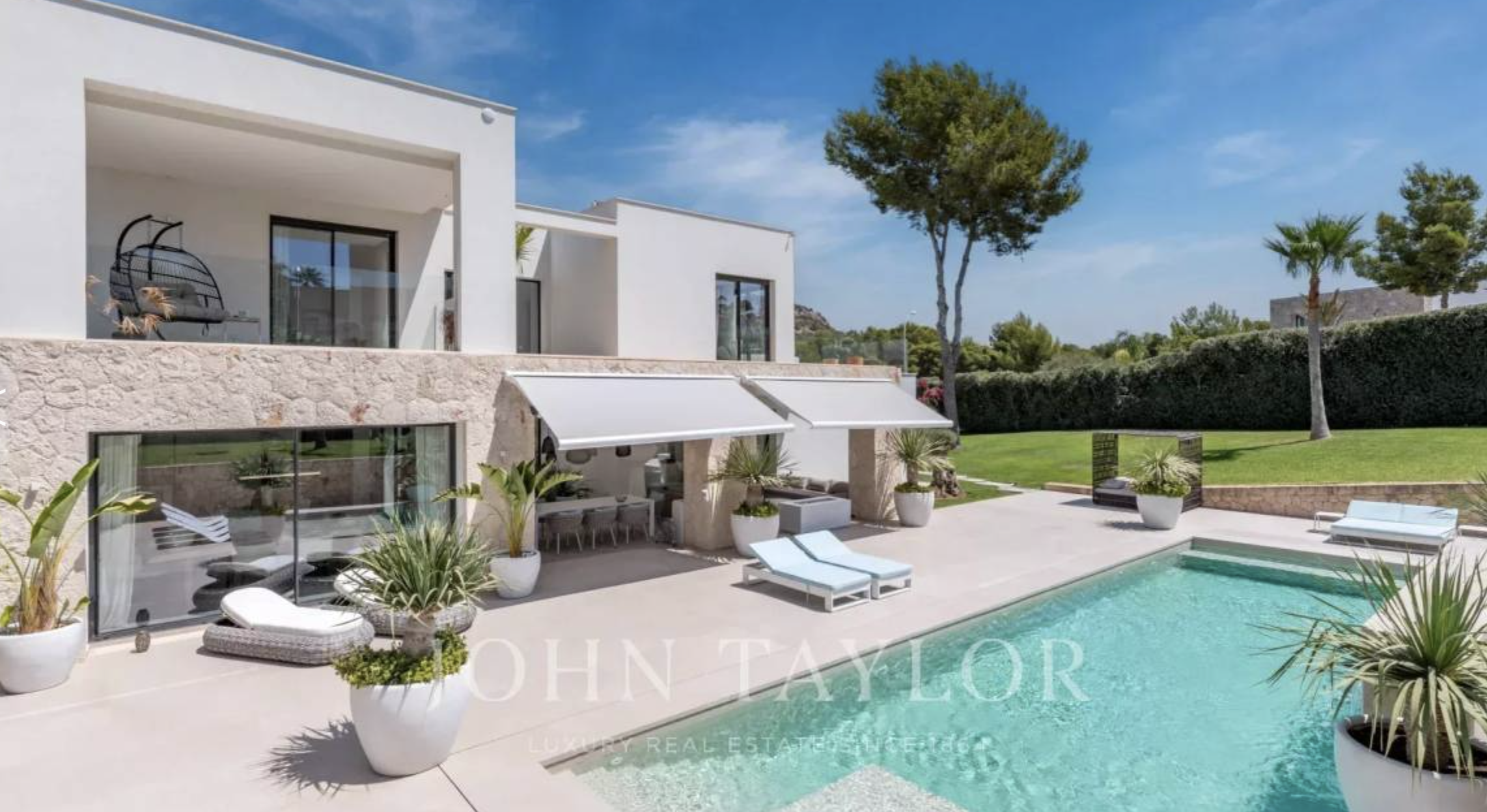 Villa auf einem flachen und privilegierten Grundst\u00fcck im Herzen von Nova Santa Ponsa