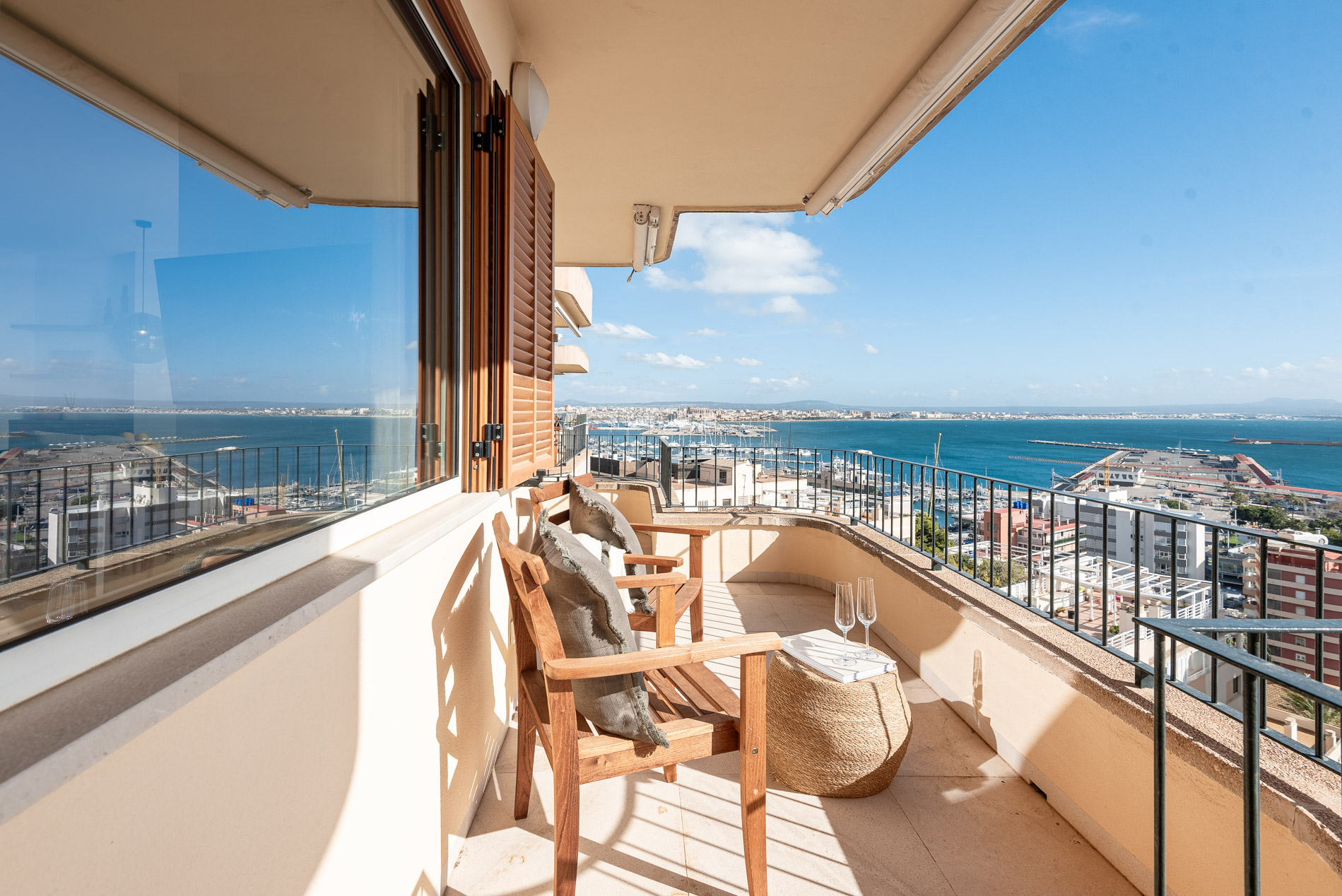 Ático con vistas panorámicas al mar en Bonanova