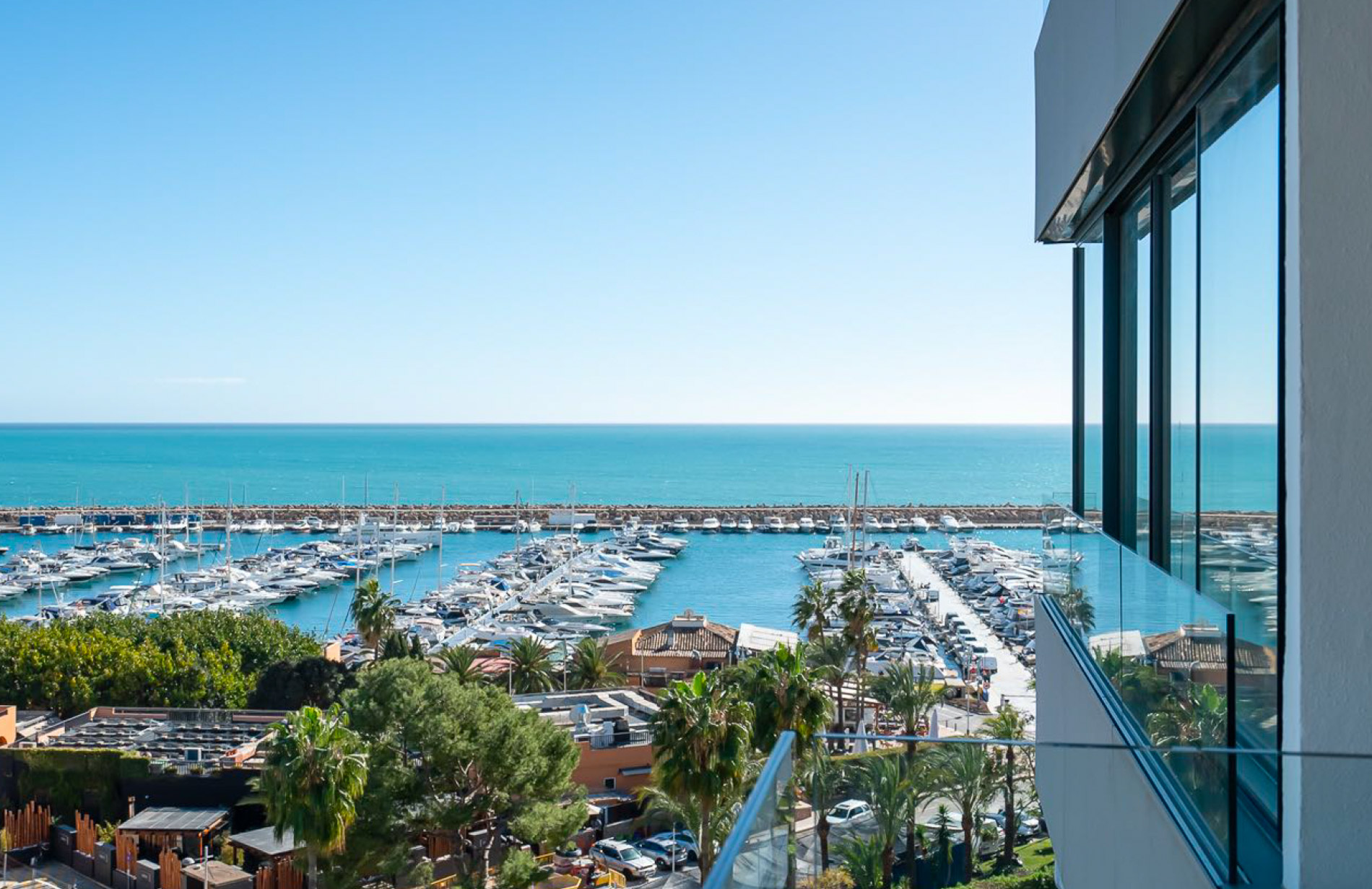 Apartamento Renovado con Estilo y Vistas al Mar en Venta en Puerto Portals