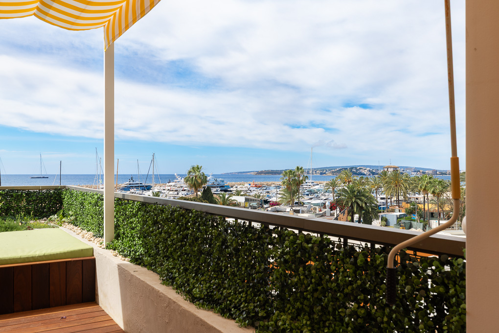 Moderno apartamento con vistas al mar en el exclusivo Puerto Portals