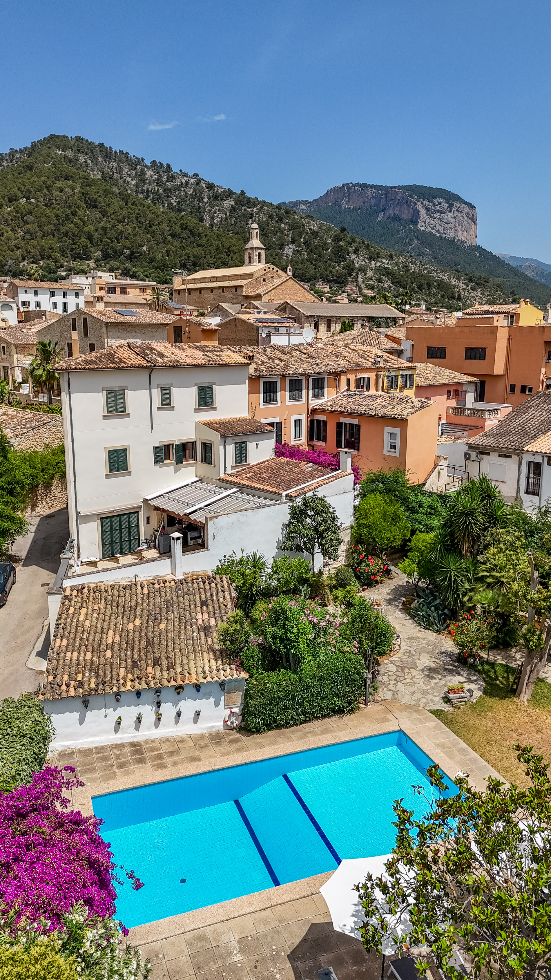 Exclusiva propiedad con jardín privado en el corazón de Alaró: Hotel boutique o lujosa vivienda