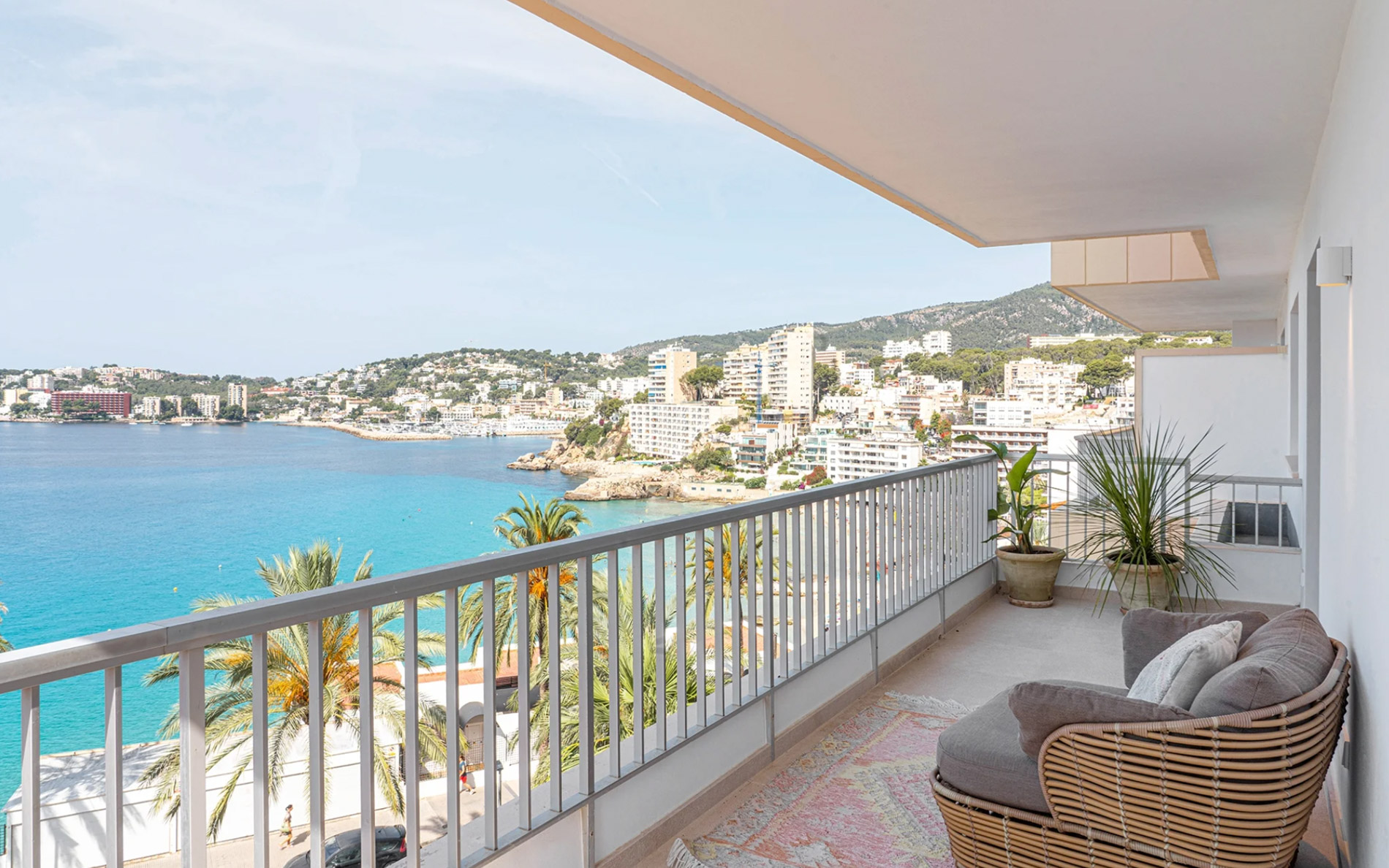 Piso recién reformado junto a la playa en Cala Major