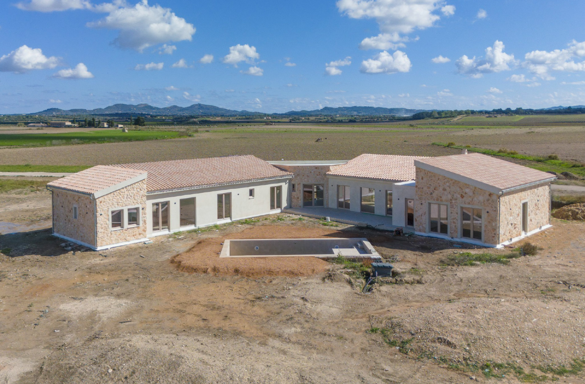 Una villa moderna abrazada por el paisaje mallorquín en Vilafranca de Bonany