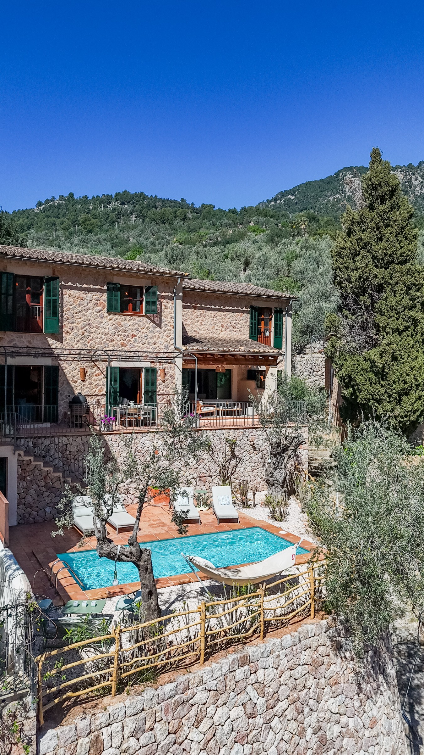 Casa de piedra auténtica en Fornalutx con piscina y vistas abiertas al pueblo