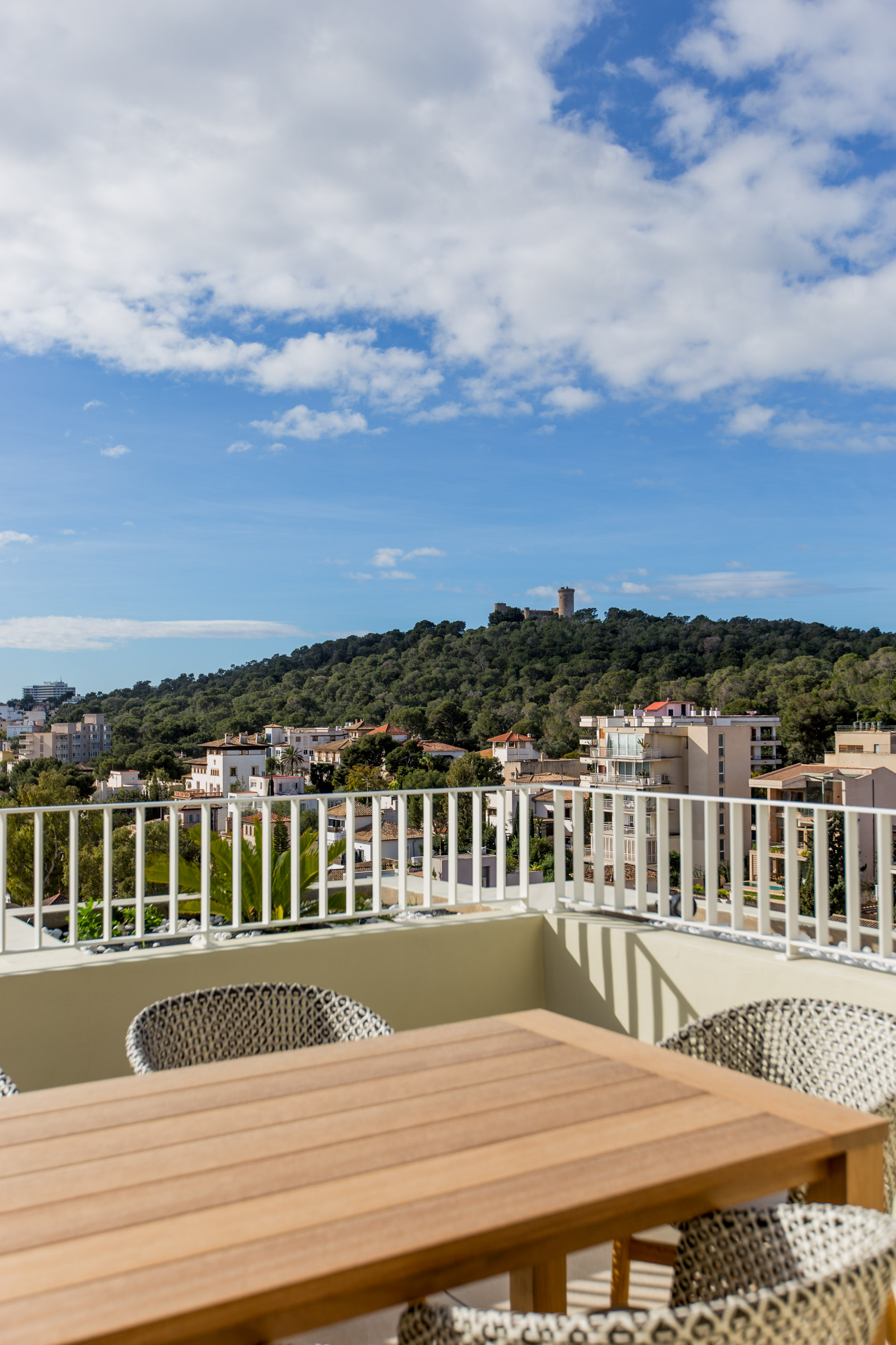 Ático reformado con terrazas y vistas panorámicas sobre Palma