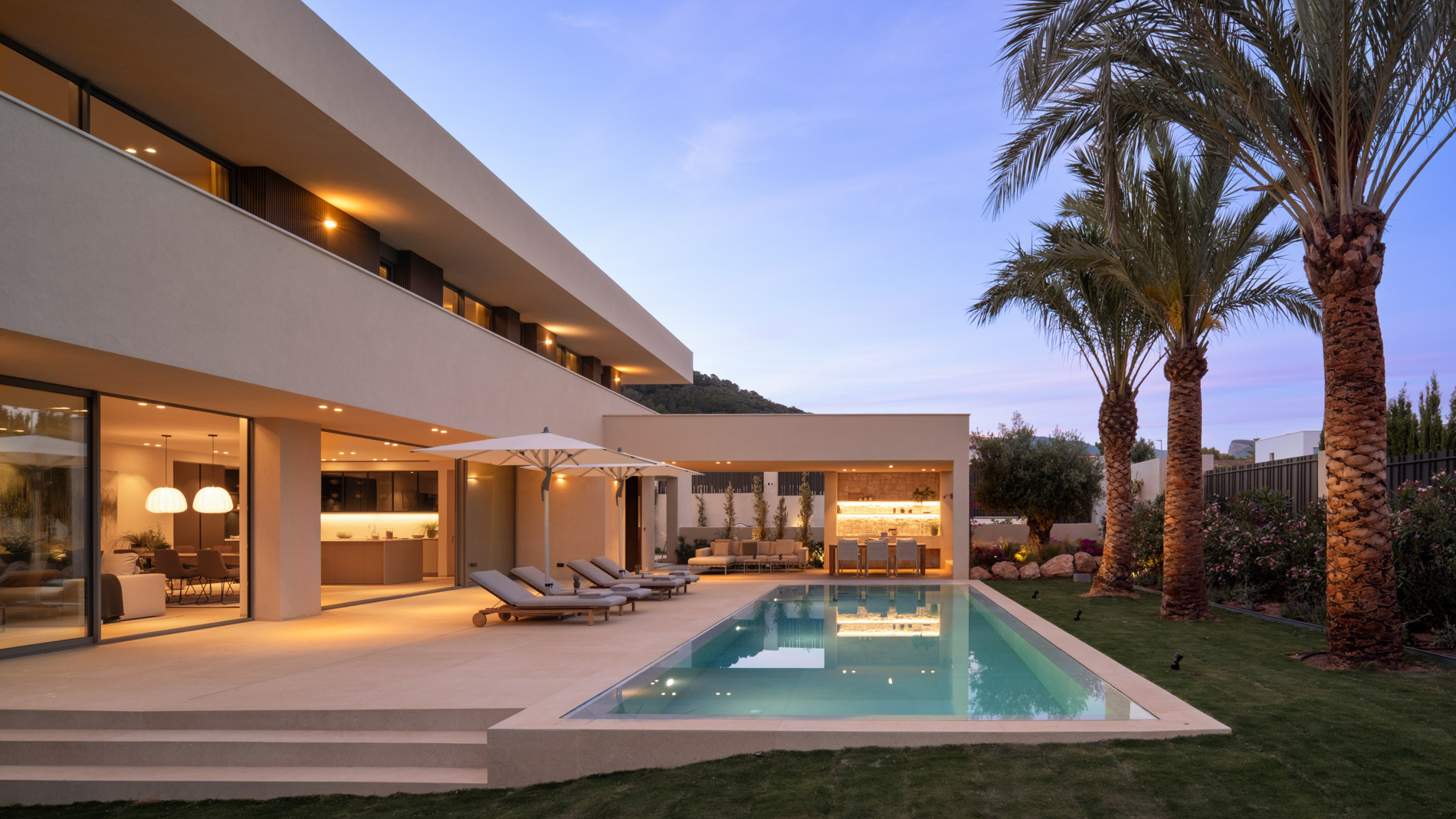 Arquitectura Mediterránea Contemporánea en un Entorno Natural Privilegiado en Palmanyola