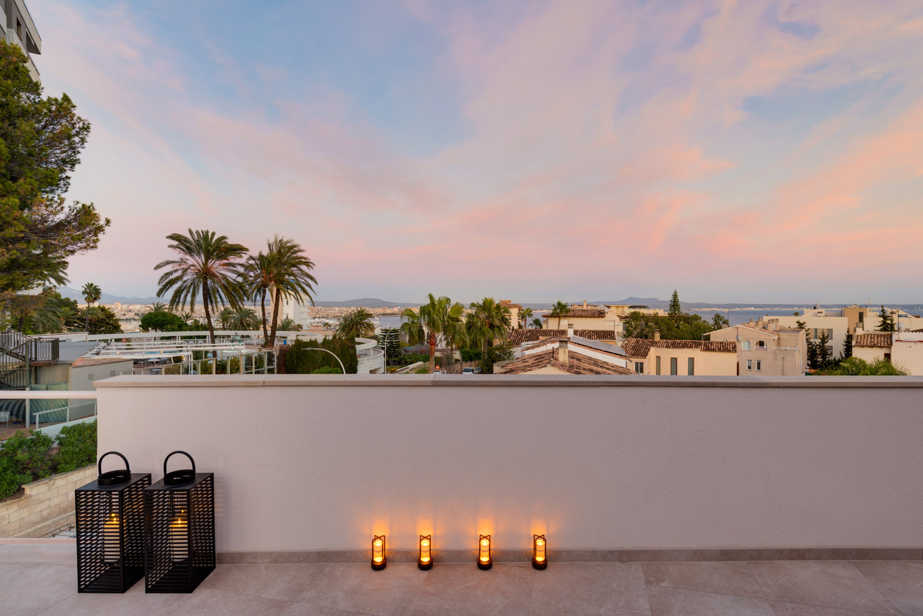 Ático de diseño con terraza privada y vistas panorámicas en Bonanova